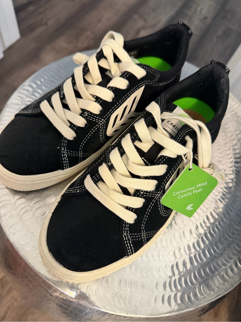 Cariuma Women’s/ Men’s Catiba Pro Black & White Low-Profile Sneaker - Picture 2 of 6